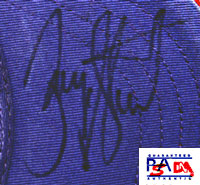 This PSA/DNA photo clearly shows Payne Stewart's authentic autograph. Carefully compare potential purchases against the real thing.